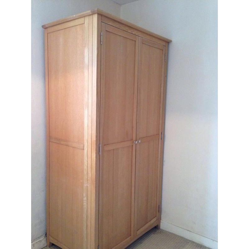 LOVELY OAK WARDROBE