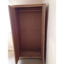 LOVELY OAK WARDROBE