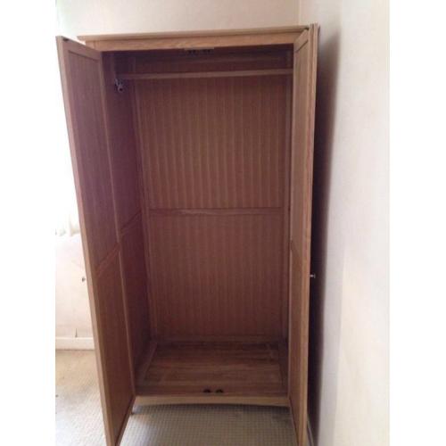 LOVELY OAK WARDROBE