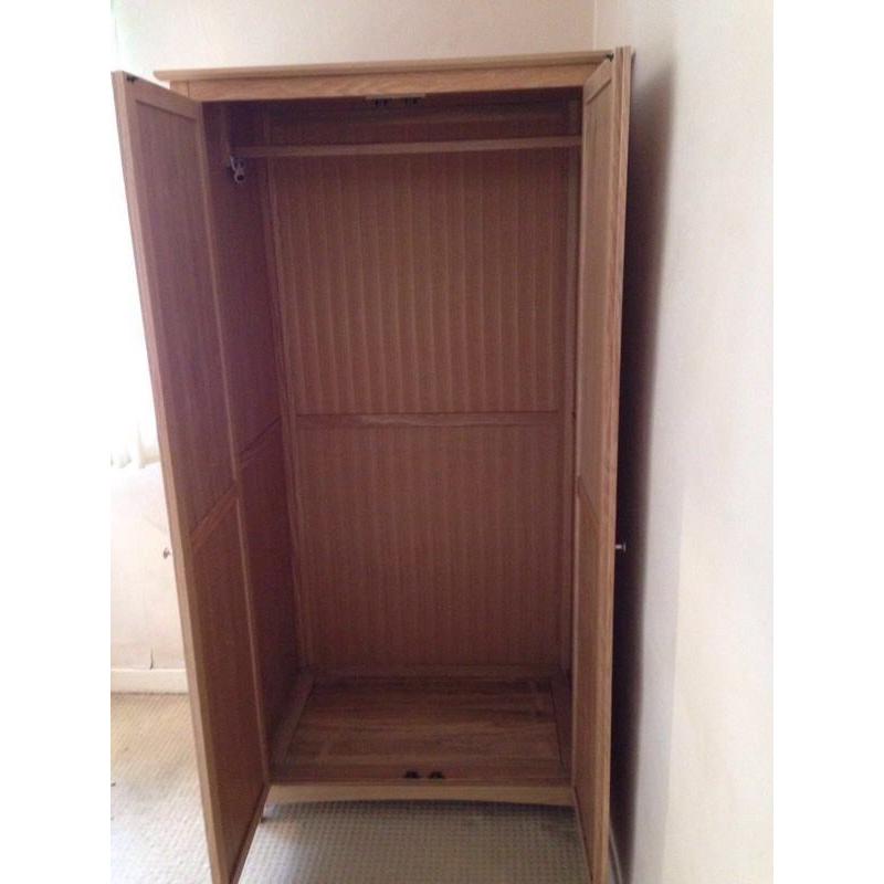 LOVELY OAK WARDROBE
