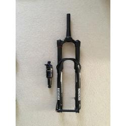 Suspension forks and rear shock