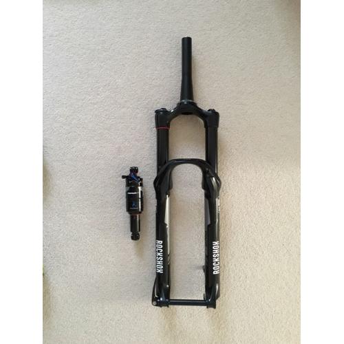 Suspension forks and rear shock