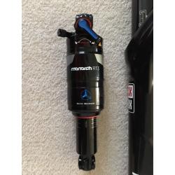 Suspension forks and rear shock