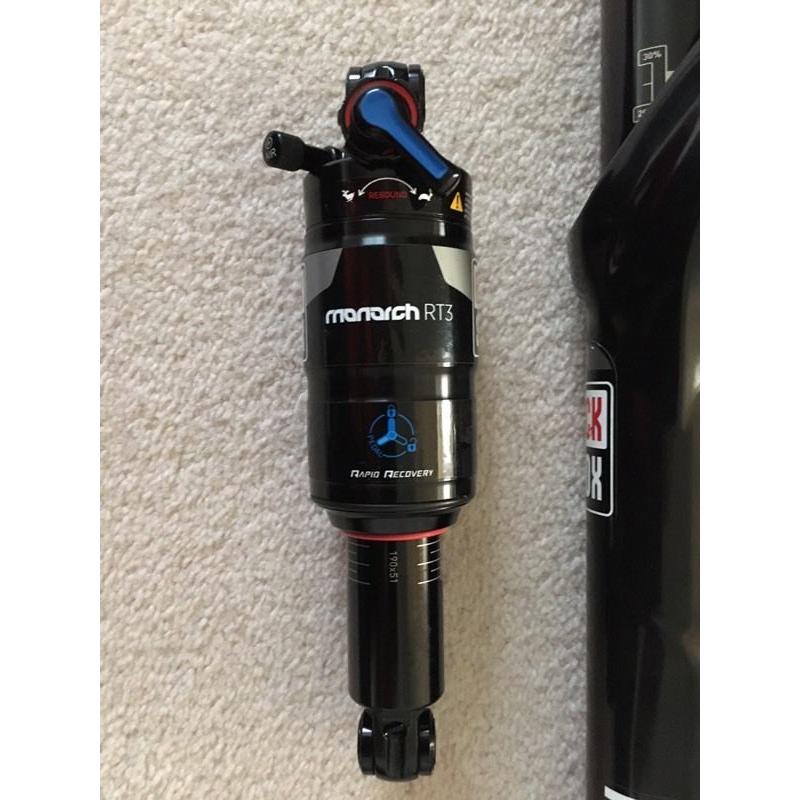 Suspension forks and rear shock