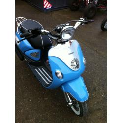 SINNIS Spirit 125cc 125 Scooter 125. Learner Legal