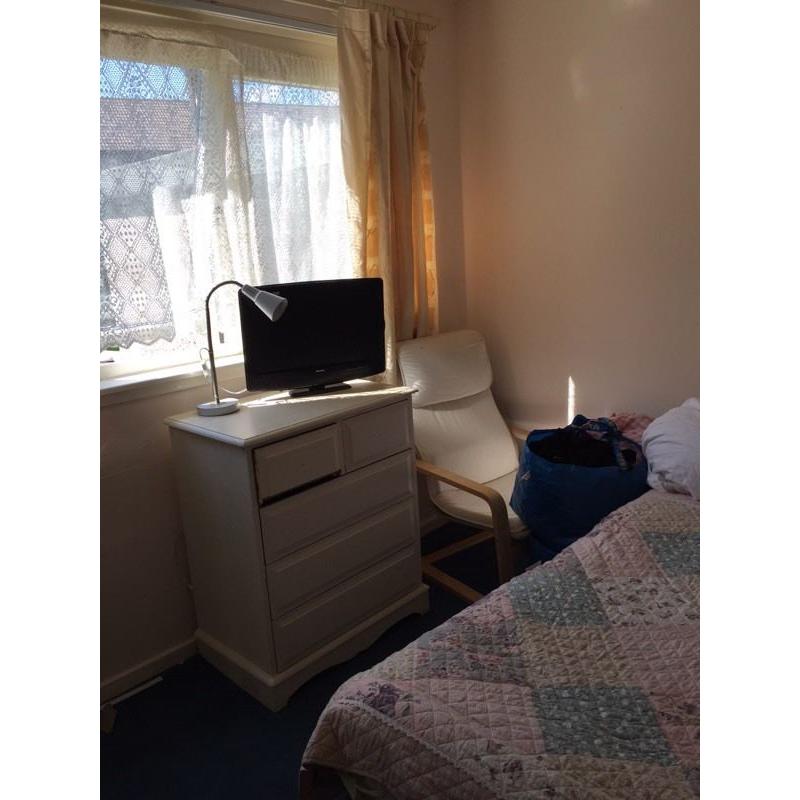 Room to let south side