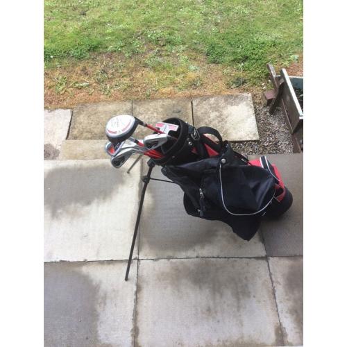 Kid's dunlop golf club's set.