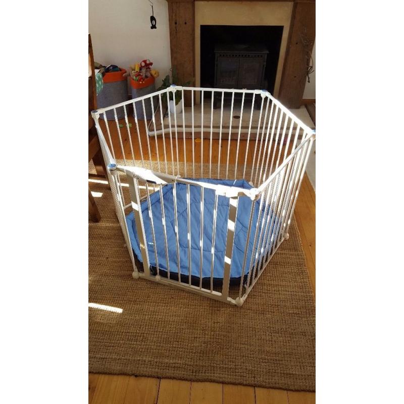 Lindam flexible playpen with mat in excellent condition
