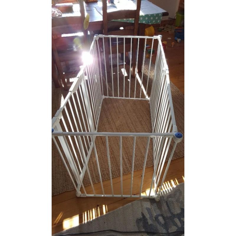 Lindam flexible playpen with mat in excellent condition