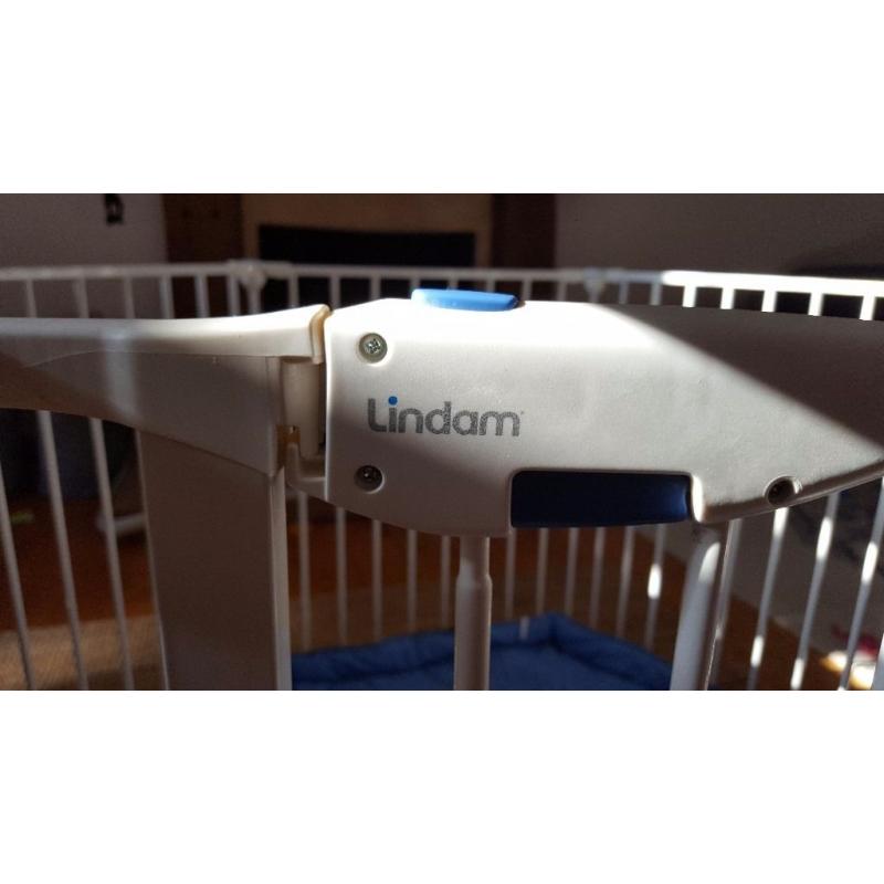 Lindam flexible playpen with mat in excellent condition