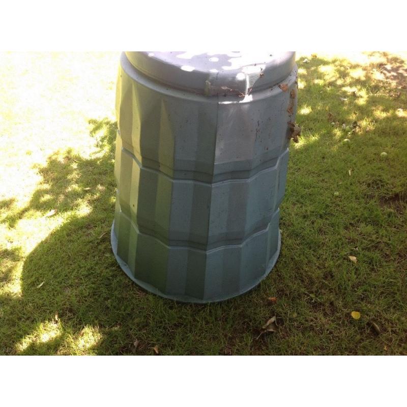 Garden compost bin