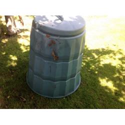 Garden compost bin