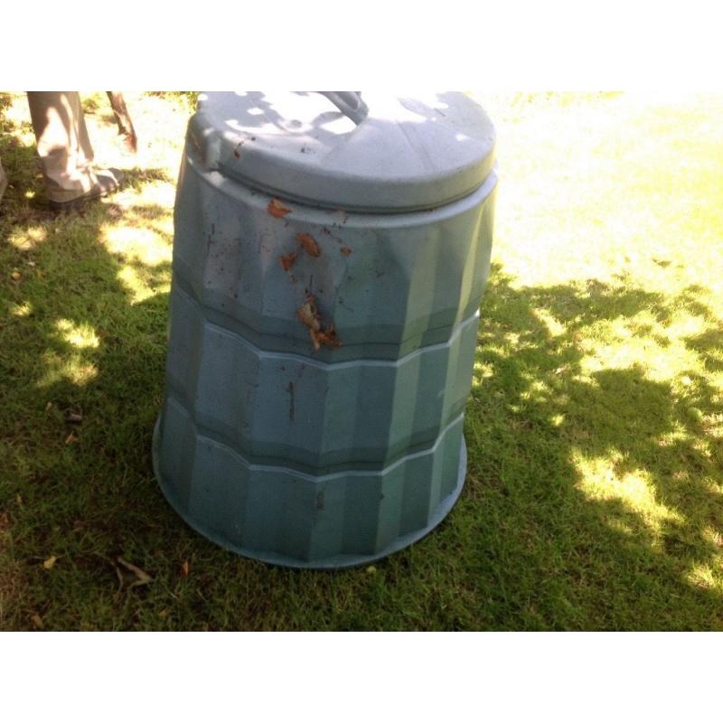 Garden compost bin