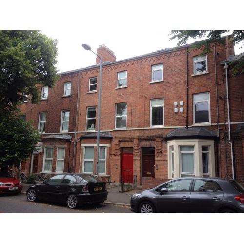Huge private double room in bright city centre apartment!!!