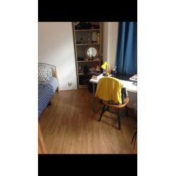 Lovely, cosy bedroom 25 mins walk to Cabot Circus