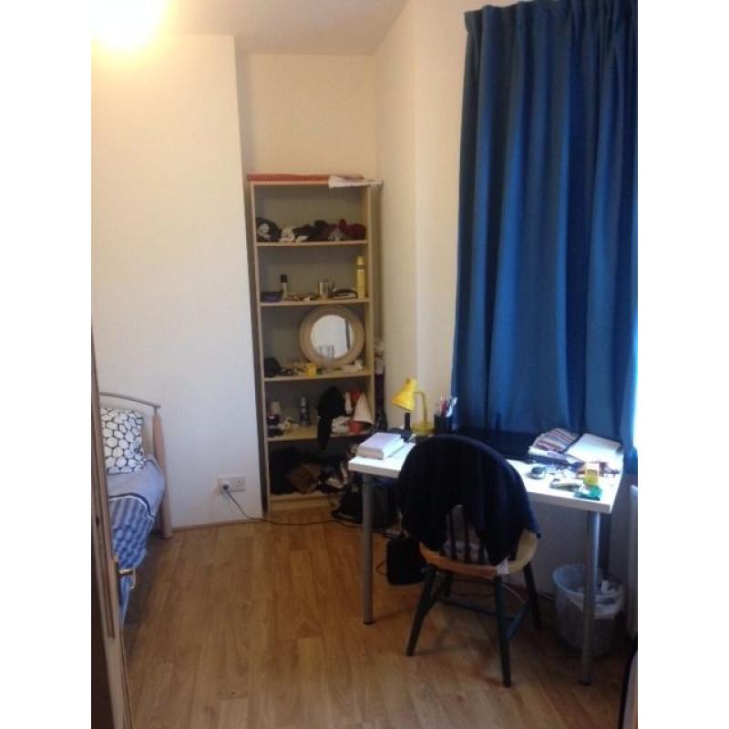 Lovely, cosy bedroom 25 mins walk to Cabot Circus