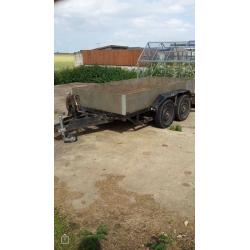 Great condition holds a lot of weight comes with full electrics 10 x 5. Foot