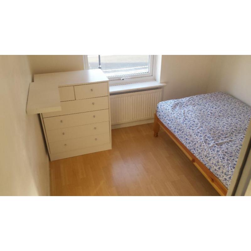 A Single Room for rent in Northolt