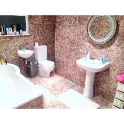 ONE BED ON A TRIPLE ROOM TO SHARE WITH 2 GIRLS, AVAILABLE NOW, NO DEPOSIT, HURRY UP