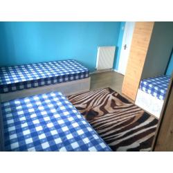 ONE BED ON A TRIPLE ROOM TO SHARE WITH 2 GIRLS, AVAILABLE NOW, NO DEPOSIT, HURRY UP
