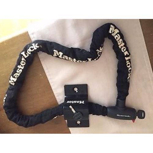 Master Lock chain with integrated lock