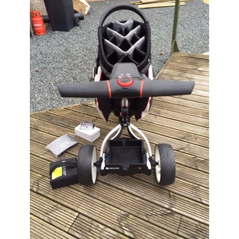 Motocaddy S1 Electric Golf Trolley & Bag