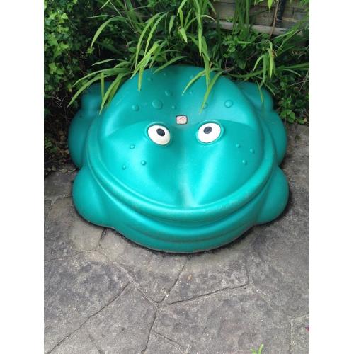 Step 2 frog sandpit