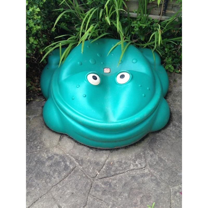 Step 2 frog sandpit