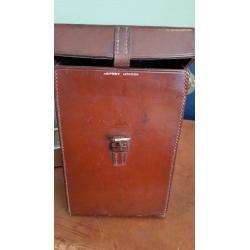 LATE VICTORIAN OFFICERS TIFFIN SET IN ORIGINAL LEATHER CASE RETAILED THROUGH ASPREYS LONDON
