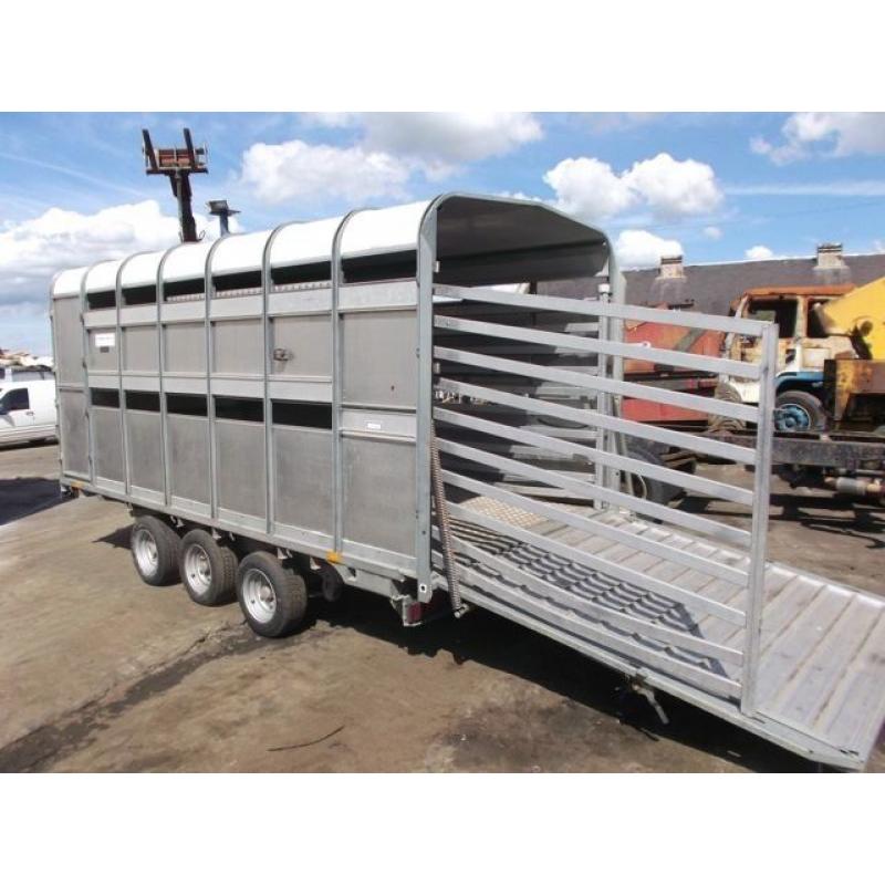IFOR WILLIAMS 3 ALXE LIVESTOCK TRAILER - DP120-3 YEAR 2009