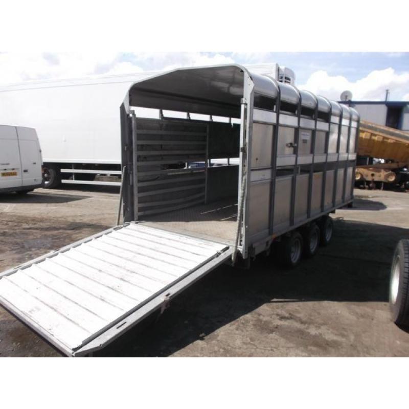 IFOR WILLIAMS 3 ALXE LIVESTOCK TRAILER - DP120-3 YEAR 2009