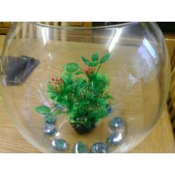 Very large fishbowl with 4 goldfish and accessories bargain
