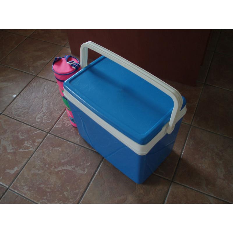 Large Cool Box with Lid.