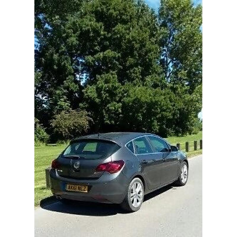 Vauxhall Astra – 2.0 CDTI SRI NAV – 2011 / 61 Plate -19,666 miles