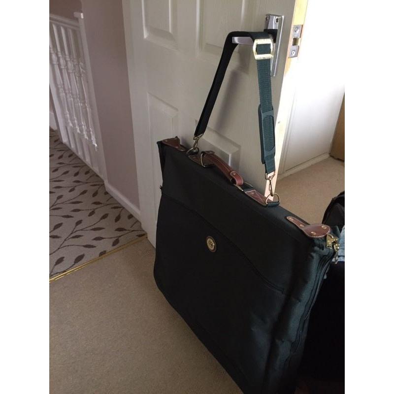 Suit carrier