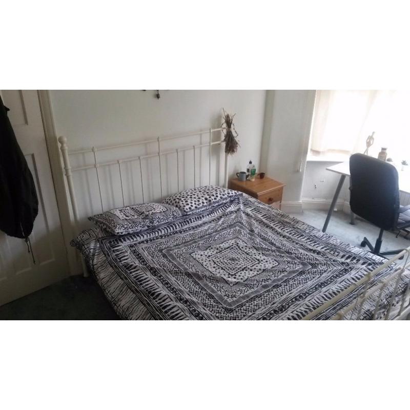 *URGENT* - BIG DOUBLE ROOM NEAR CRICKLEWOOD TO RENT!