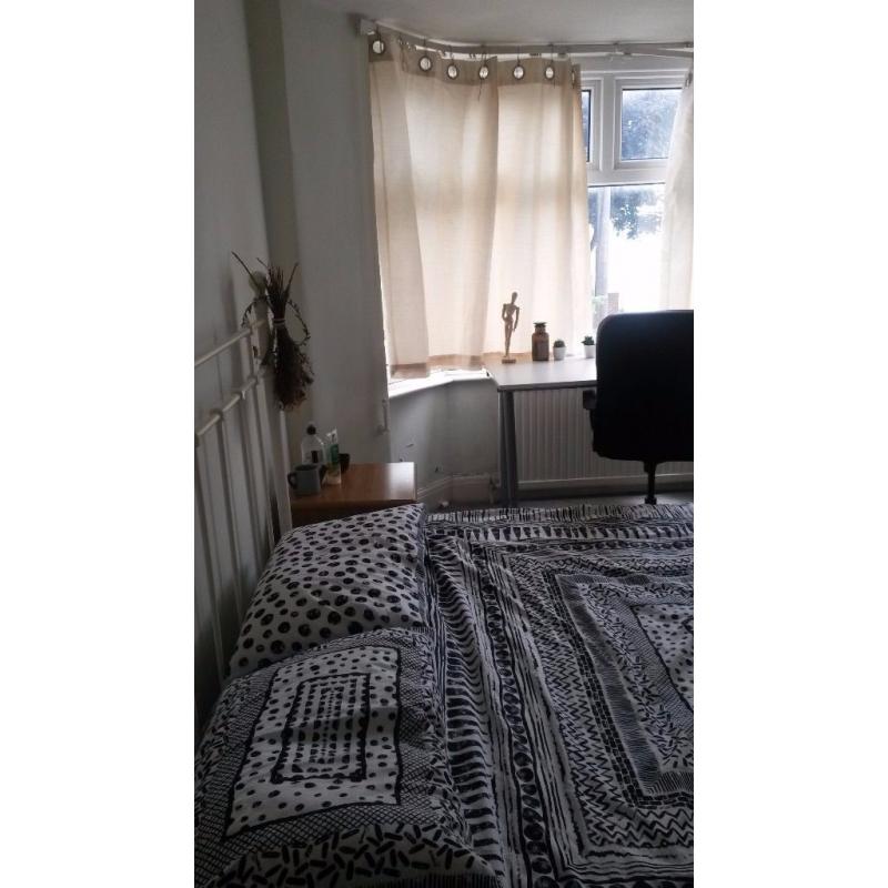 *URGENT* - BIG DOUBLE ROOM NEAR CRICKLEWOOD TO RENT!