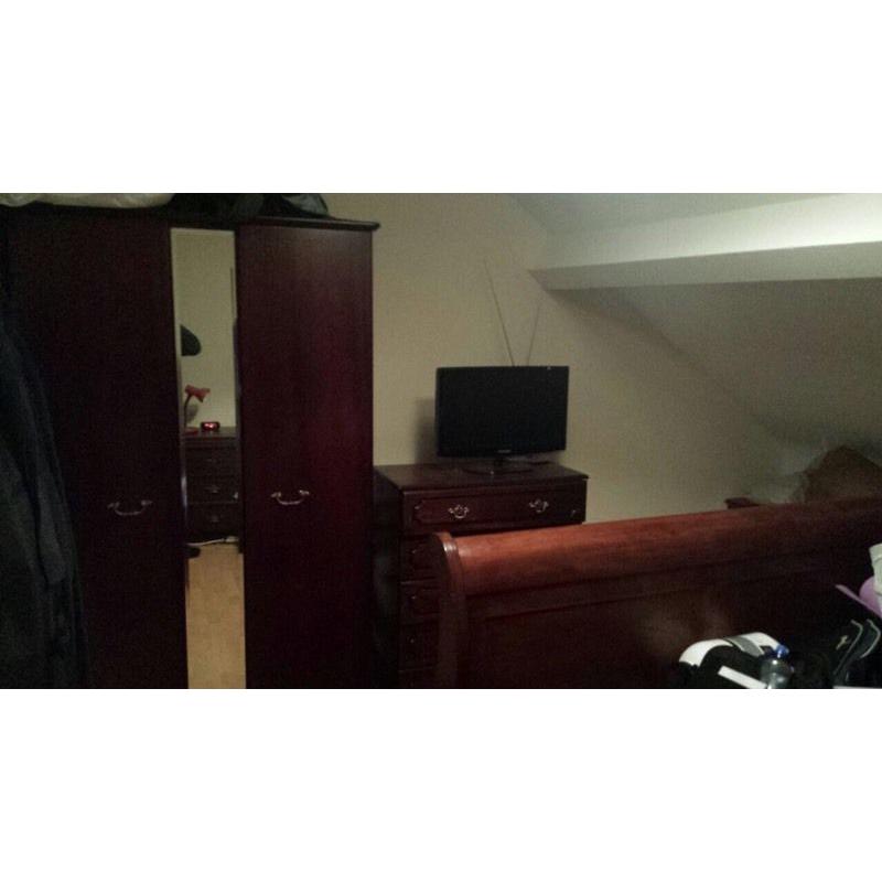 King size room available for rent