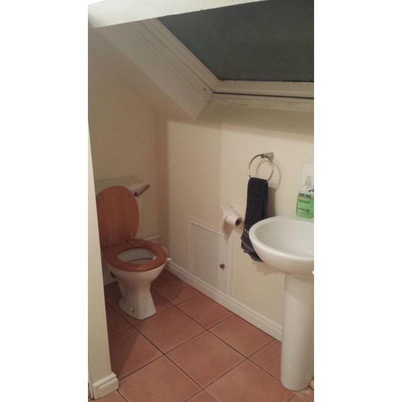 King size room available for rent