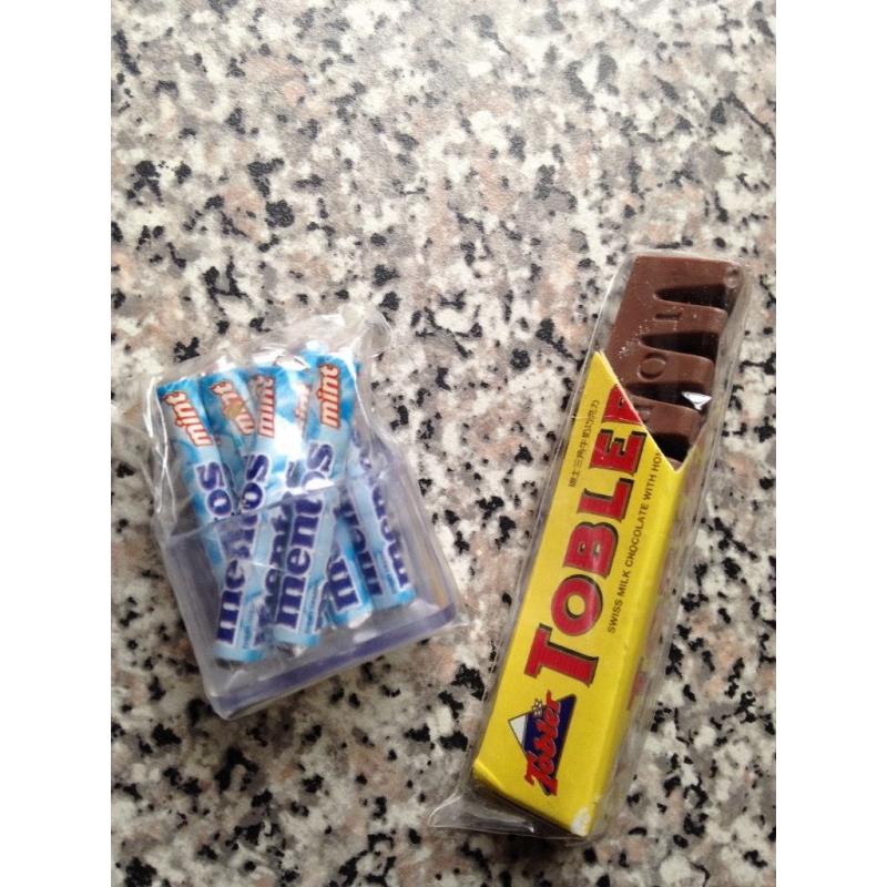 2 Fridge magnets