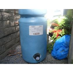 Hot water cylinder