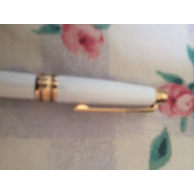 Mont Blanc White pen with gold lining