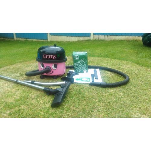 HETTY HOOVER VACUUM CLEANER (HET200A) + 9 NEW GENUINE BAGS + ACCESSORIES GALORE!