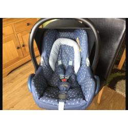 MaxiCosi Cabrio Fix Car Seat