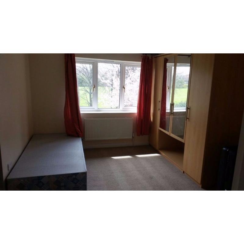 All inc DOUBLE ROOM Beckton Park 3 min to stn