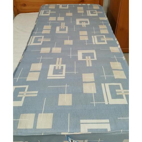 Single mattress in good clean condition can deliver