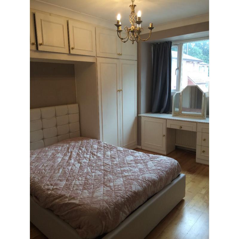 Beautiful House Located In Arnos Grove, Large Double Room, Garden & Patio, Fibre Optic Broadband
