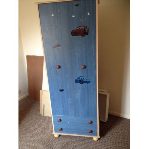 Kids wardrobe - free