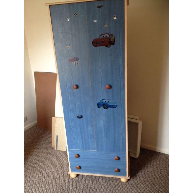 Kids wardrobe - free