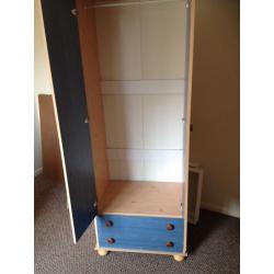 Kids wardrobe - free